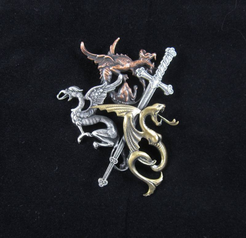 Drachen Und Schwert Brosche von PINSwithPERSONALITY