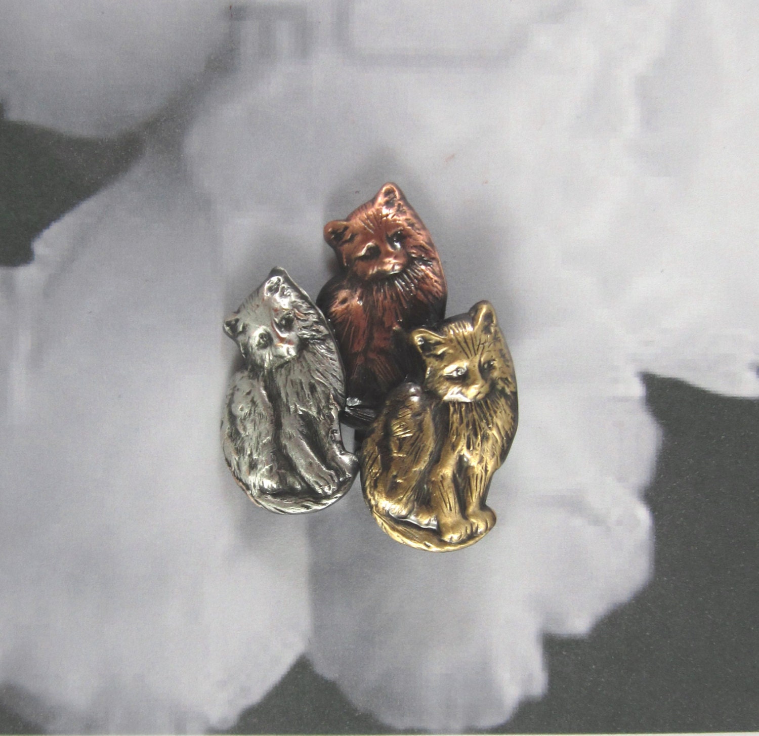 Kätzchen-Brosche - Kätzchen-Schmuck Katzenschmuck Katzenrettung Gemischter Metallschmuck von PINSwithPERSONALITY