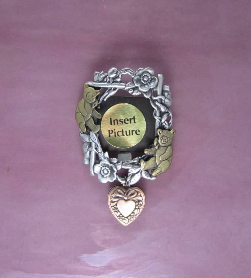 Oma Ist Wenig Liebling Picture Frame Brosche von PINSwithPERSONALITY