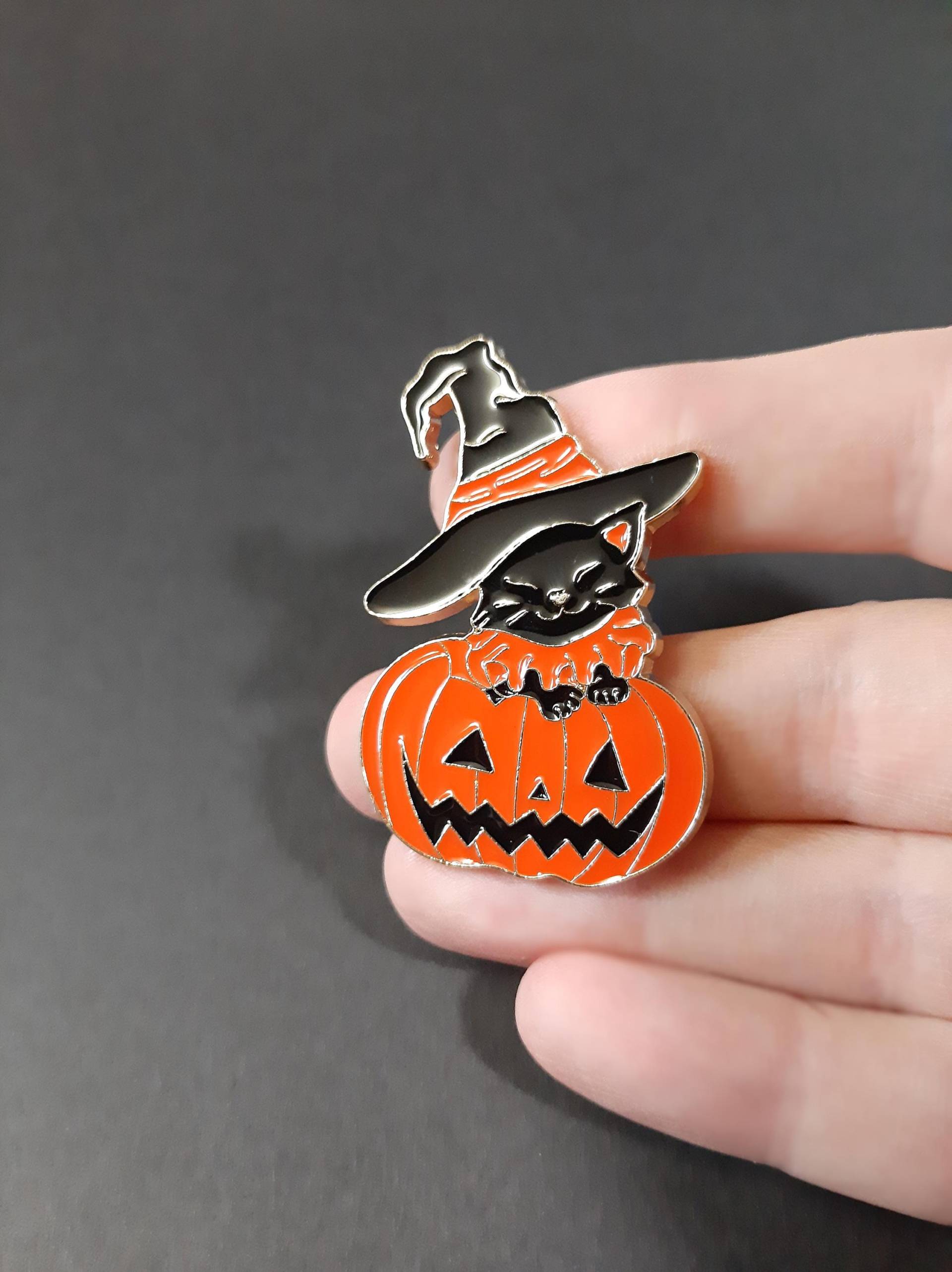 Halloween Thanksgiving Kürbis Katze Zauberer Magie Zauberhut Hexenhut Pin Emailliert - Kostenloser Eu-Versand von PINandBUTTON