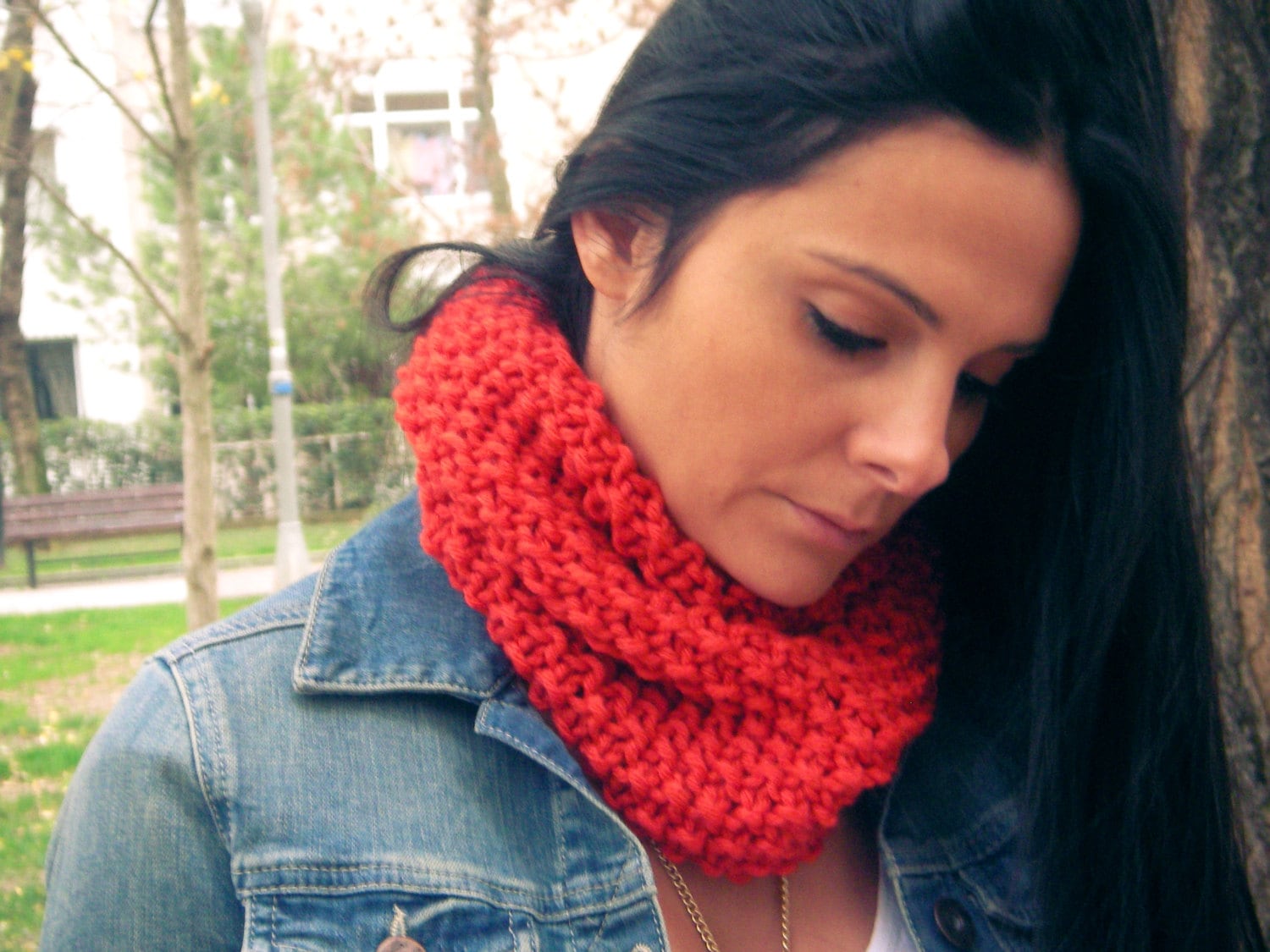 Handgestrickter Dunkelroter Grobstrick Infinity Schal von PIQI