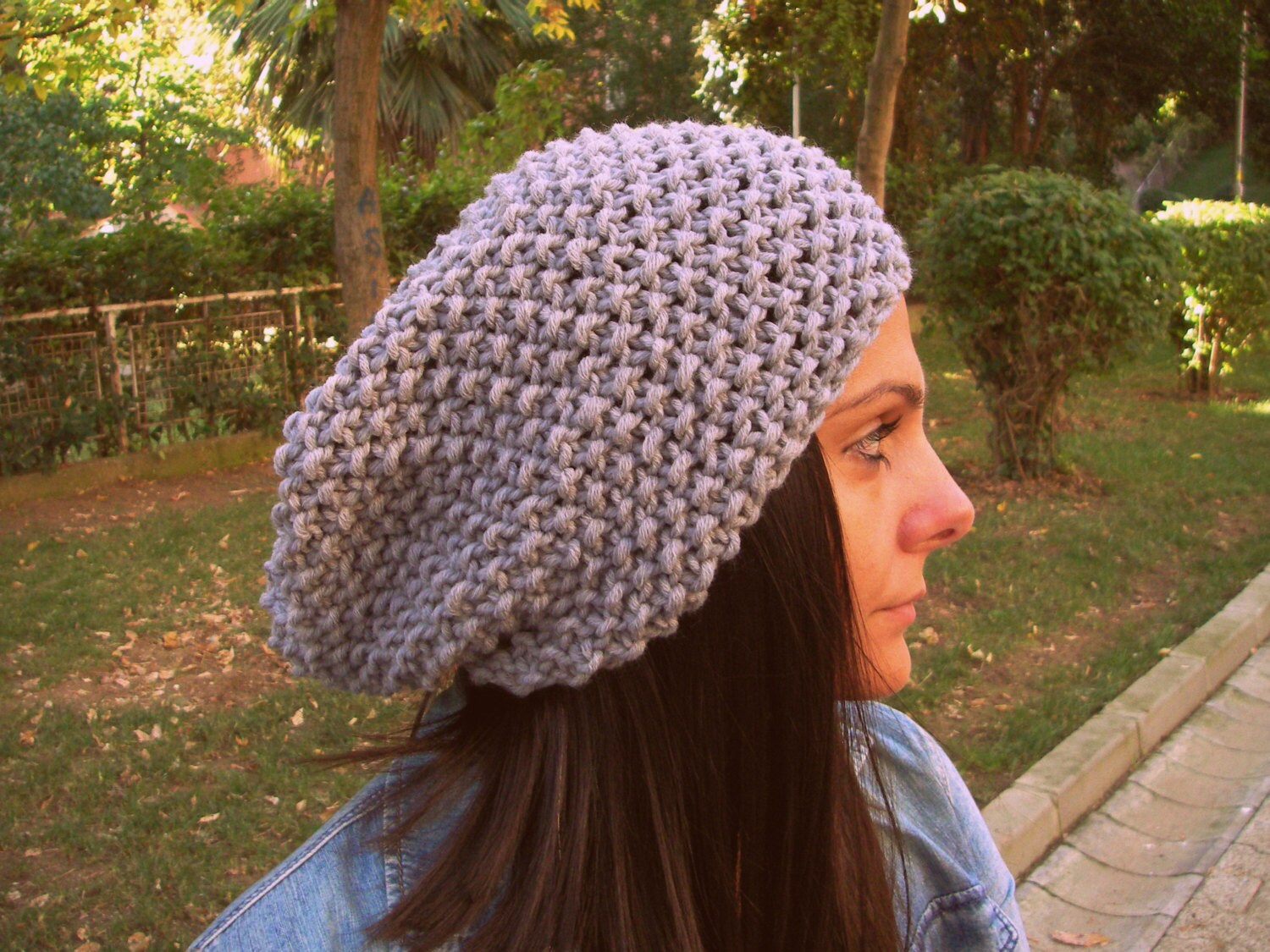 Graue Strick Slouchy Beanie, Handgemachte Wintermütze von PIQI