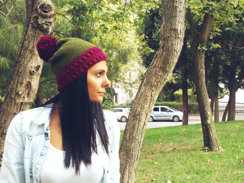 Handgestrickte Wollmütze - Grün Gestreifte Pom Slouchy Beanie von PIQI