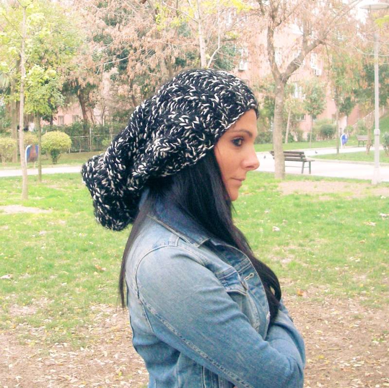 Handgemachte Übergroße Gestrickte Beanie, Schwarze & Weiße Lange Mütze von PIQI