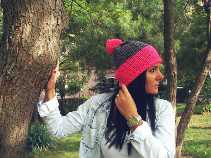 Handgestrickte Grobstrick Pom Mütze - Slouchy Wollmischung von PIQI