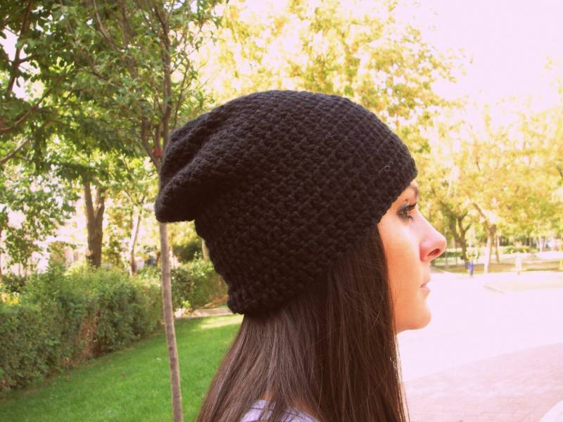 Schwarze Slouchy Häkelmütze, Unisex Winter Accessoires von PIQI