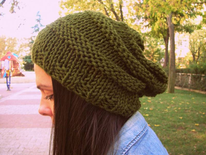 Handgemachte Grüne Soldaten Beanie, Unisex Strickmütze von PIQI