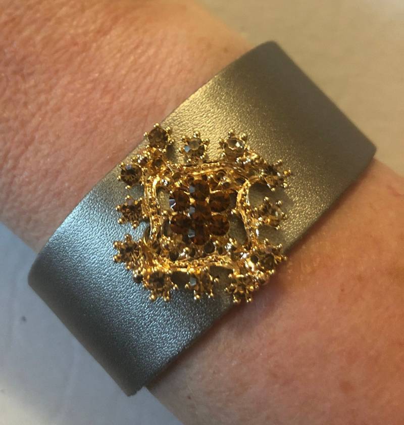 Handgemachter Damen Armreif Aus Echtem Leder Mit Strass von PKKooll