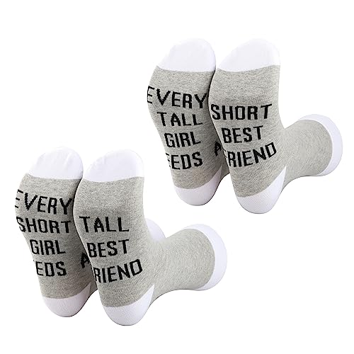 PLITI Every Short Girl Needs a Tall Friend Gifts 2 Pairs Funny Short Tall BFF Matching Socks For Short Tall Bestie, Kurze, hohe BFF-Socken, 6-13 von PLITI
