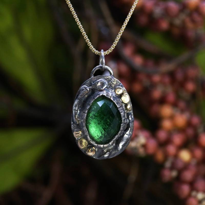 Smaragd Grünquarz Sterling Silber Anhänger 14K Gold Elemente Halskette Handmade von PMMETALWRKS