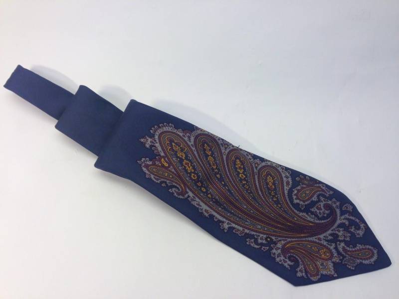 Christian Dior Vintage Seidenkrawatte 1970Er | Blaues Paisley-Muster Breiter Retro-Chic Krawatte Herren Sammler Hergestellt in Frankreich Christian Dior Vintage Seidenkrawatte 1970Er | Blaues Paisley-Muster Breiter Retro-Chic Krawatte Herren Sammler Hergestellt in Frankreich von PNBvintage