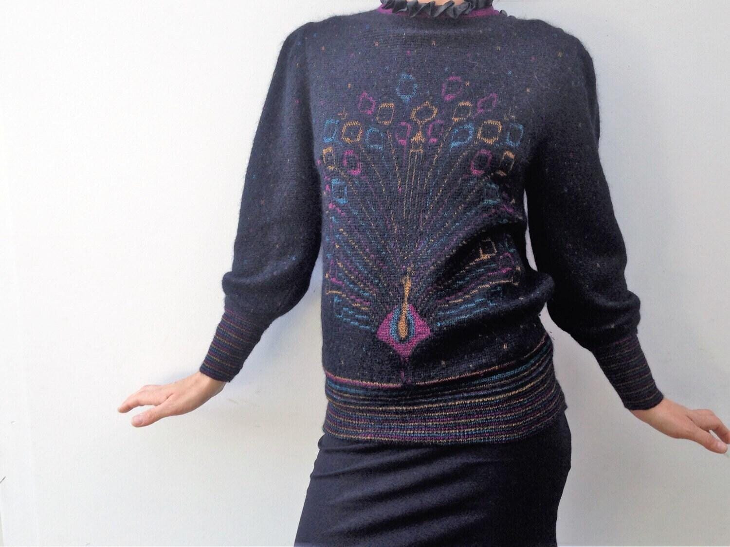 Emanuel Ungaro Vintage Pullover 1980Er Jahre | Schwarzer Mohair Mit Pfauenmuster Glänzender Strick Satin-Kragen Hergestellt in Italien Grösse S von PNBvintage