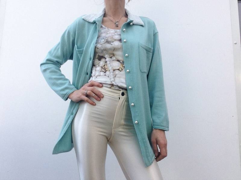 Escada Margaretha Ley Vintage Strickjacke 1980S | Wasserblaue Wollstrickjacke Perlenkragen Perlenknöpfe Hergestellt in Deutschland Grösse M von PNBvintage