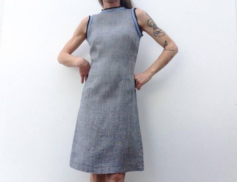 Georges Rech Vintage Kleid 1980Er Jahre | Trapezkleid in A-Linie Prince Of Wales Karo - Und Streifenmuster Blau Weiß Mod Grösse S Georges Rech Vintage Kleid 1980Er Jahre | Trapezkleid in A-Linie Prince Of Wales Karo - Und Streifenmuster Blau Weiß Mod Grösse S von PNBvintage