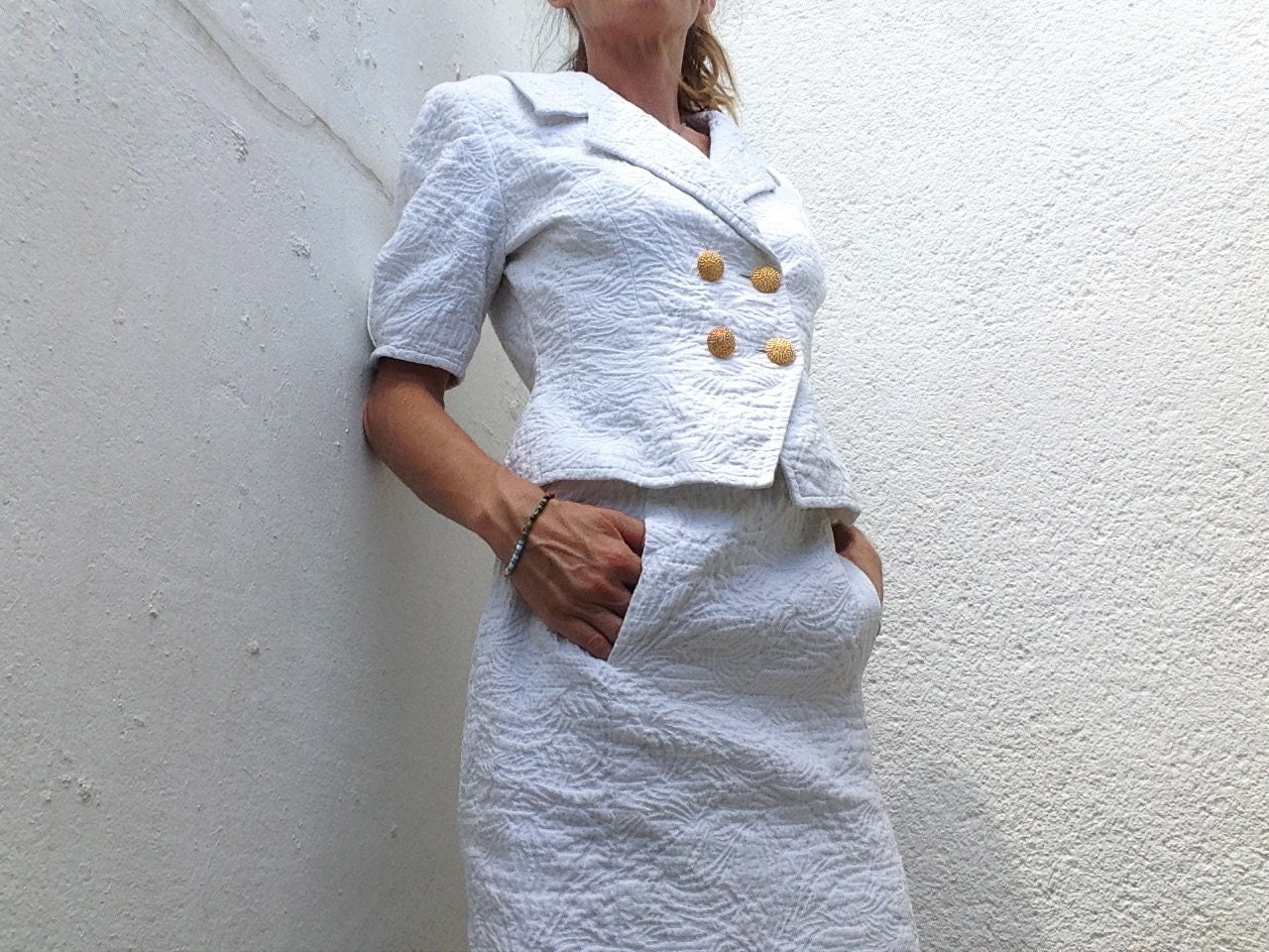 Guy Laroche Vintage Anzug 1980Er Jahre | Florale Jacke/Rock Set Geprägtes Sommermuster Aus Weißer Baumwolle Gekreuzt Hergestellt in Frankreich von PNBvintage