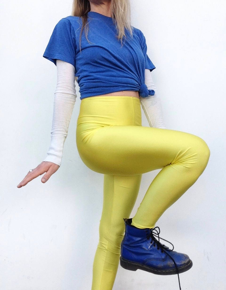 Leonard Vintage Leggings 1980S | Shiny Neon Gelbe High Waist Hose Stretch Nylon Lycra Hergestellt in Italien Größe 2/3 von PNBvintage