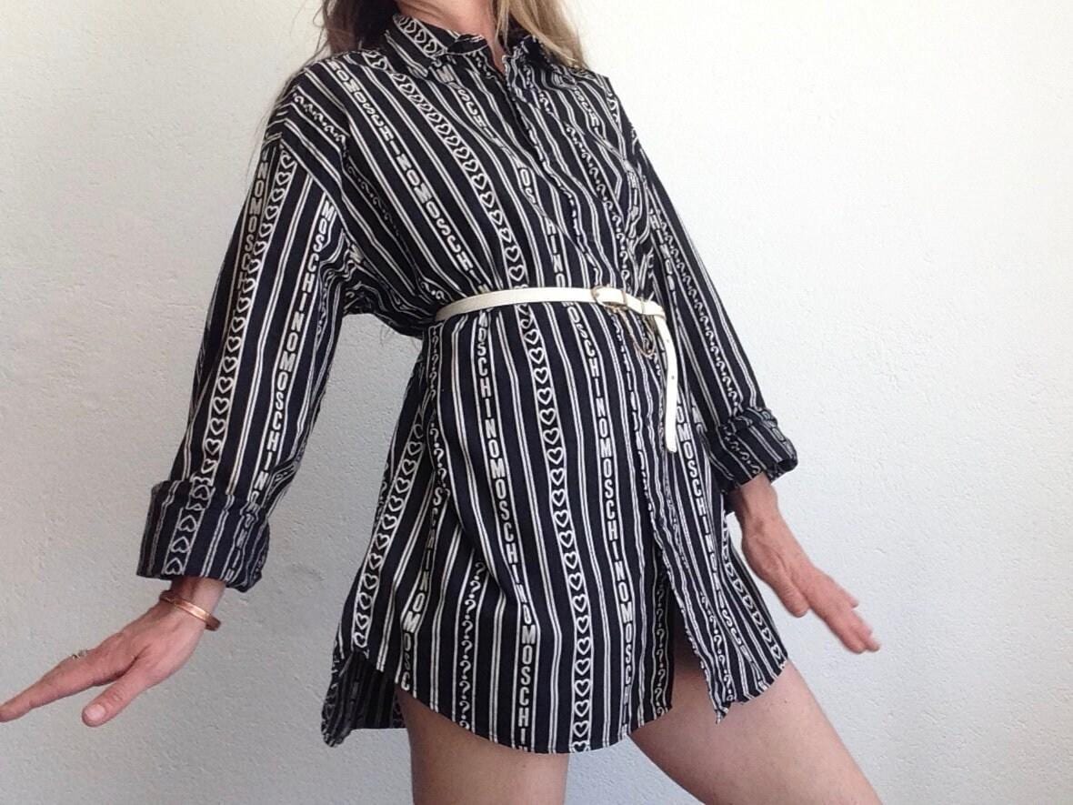 Moschino Jeans Vintage Monogramm Hemd 1990Er Jahre | Schwarz/Weiß Logo Print Shirt All Over Hergestellt in Italien Größe Xxl von PNBvintage