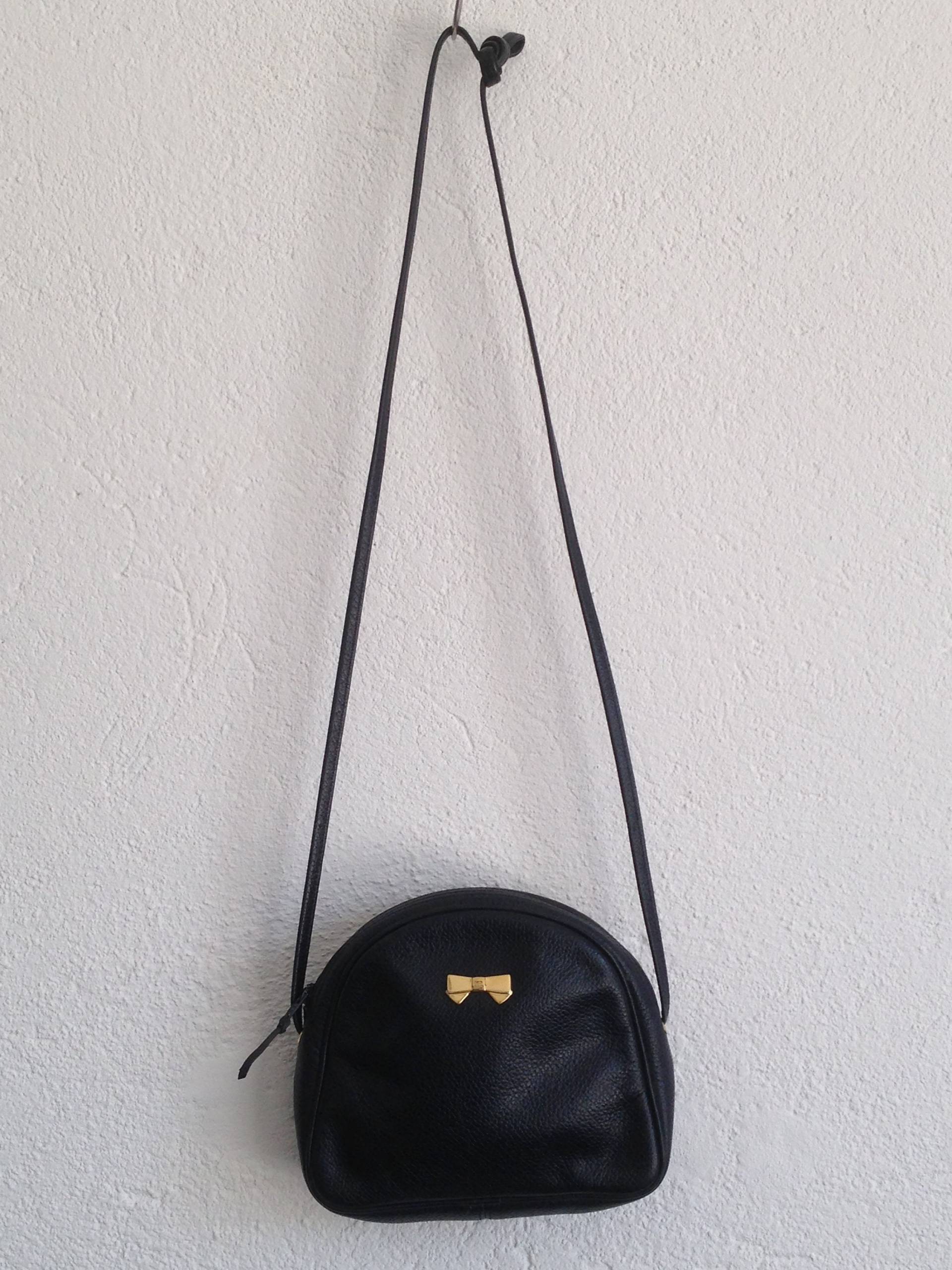 Nina Ricci Vintage Leder Handtasche 1980Er Jahre | Marineblaue Crossbody Mit Gold Bow Detail Elegante Kleine Abendtasche Hergestellt in Frankreich von PNBvintage