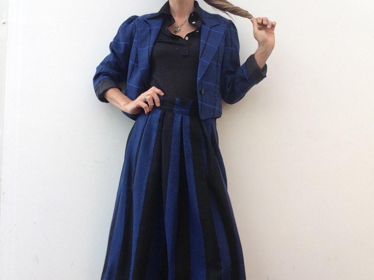 Pierre Cardin Vintage Rock Set 1980S | Kurze Wolljacke & Ausgestellter Blau-Schwarze Streifen Und Karierter Schneider Hergestellt in Frankreich S von PNBvintage