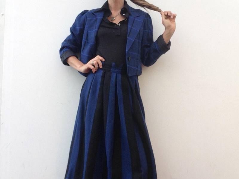 Pierre Cardin Vintage Rock Set 1980S | Kurze Wolljacke & Ausgestellter Blau-Schwarze Streifen Und Karierter Schneider Hergestellt in Frankreich S Pierre Cardin Vintage Rock Set 1980S | Kurze Wolljacke & Ausgestellter Blau-Schwarze Streifen Und Karierter Schneider Hergestellt in Frankreich S von PNBvintage