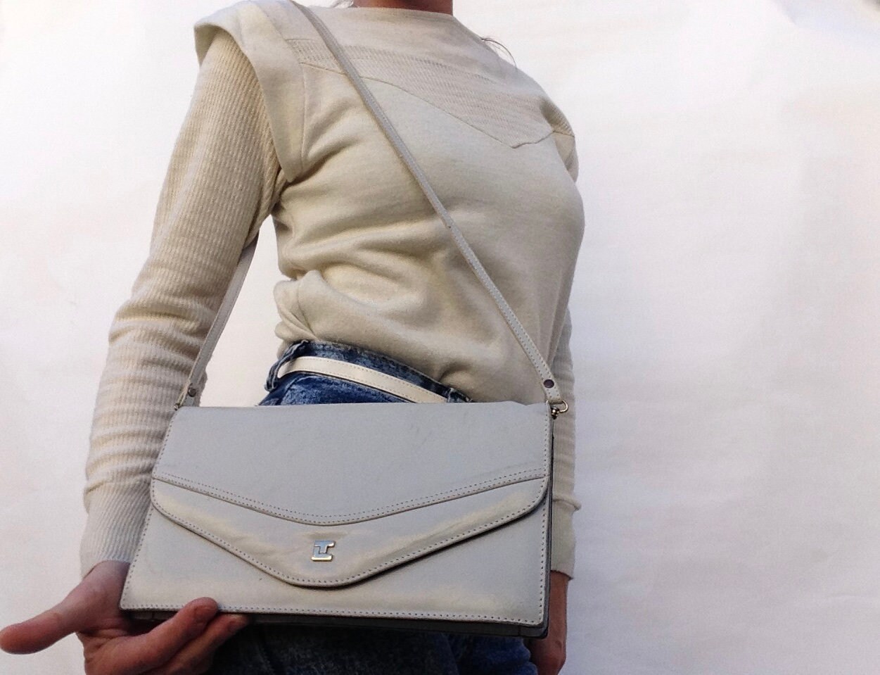 Ted Lapidus Vintage Leder Handtasche 1980Er Jahre | Weiße Umschlag Umhängetasche Kleine Abend-Clutch Abendtasche Hergestellt in Frankreich Mittlere von PNBvintage