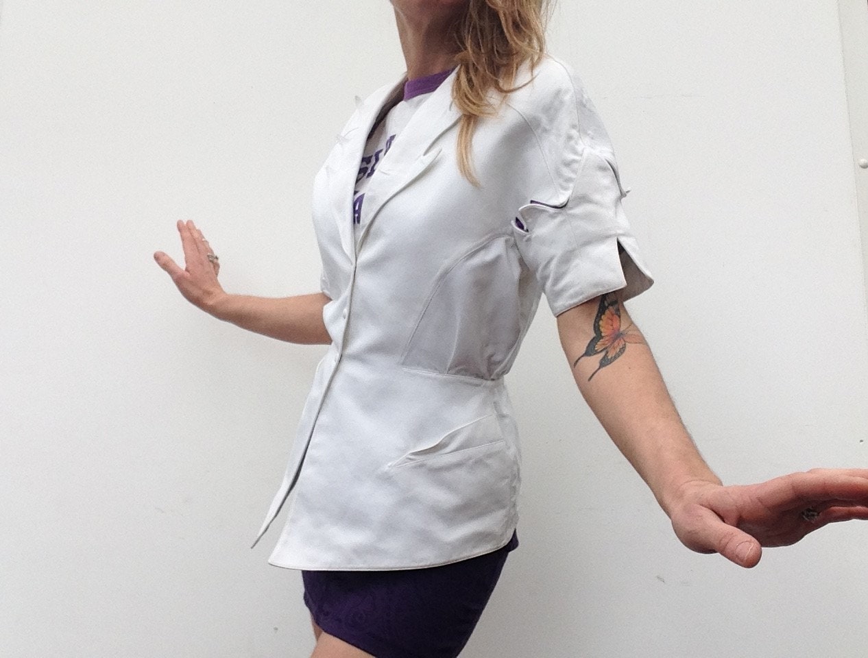 Thierry Mugler Vintage Schößchen Jacke | 1980Er Jahre Weiße Baumwolljacke Mit Zick-Zack-Ärmeln Kurzarm-Blazer Hergestellt in Frankreich Grösse M von PNBvintage