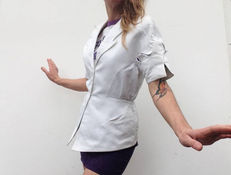 Thierry Mugler Vintage Schößchen Jacke | 1980Er Jahre Weiße Baumwolljacke Mit Zick-Zack-Ärmeln Kurzarm-Blazer Hergestellt in Frankreich Grösse M Thierry Mugler Vintage Schößchen Jacke | 1980Er Jahre Weiße Baumwolljacke Mit Zick-Zack-Ärmeln Kurzarm-Blazer Hergestellt in Frankreich Grösse M von PNBvintage