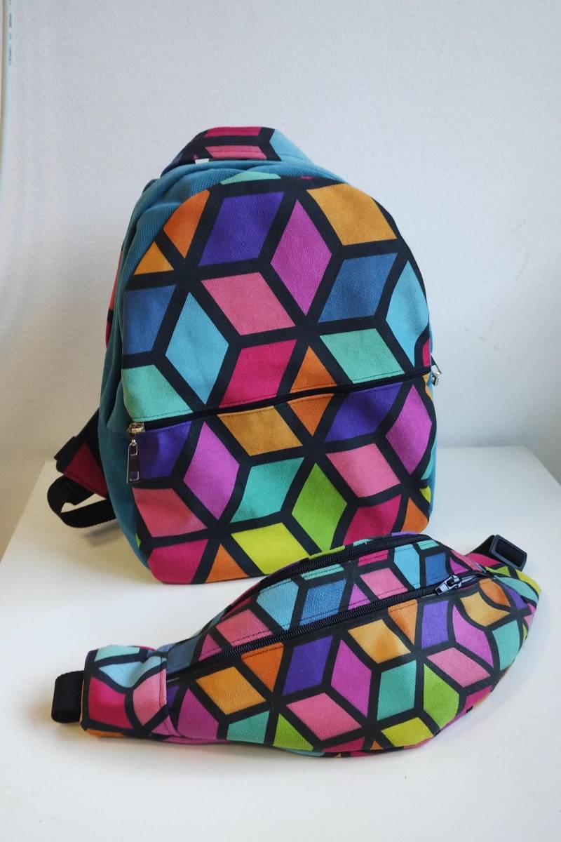 Rucksack Und Bauchtasche Set Mit Buntem Druck von POCHERK