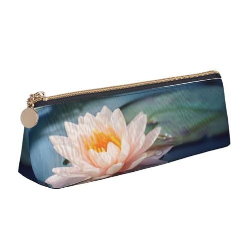 Leder-Federmäppchen, Federmäppchen, Lotusblumen-Druck, Reißverschluss, Stifteetui für Arbeit, Büro, für Männer und Frauen Leder-Federmäppchen, Federmäppchen, Lotusblumen-Druck, Reißverschluss, Stifteetui für Arbeit, Büro, für Männer und Frauen von POKIKKJH