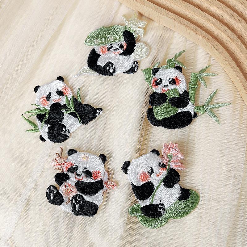 1 Stück Panda Bambus Aufbügeln Gestickte Applikationen, Klebstoff Feder, Patches Für Kleid Lieferungen | 44-40 von POPOLace