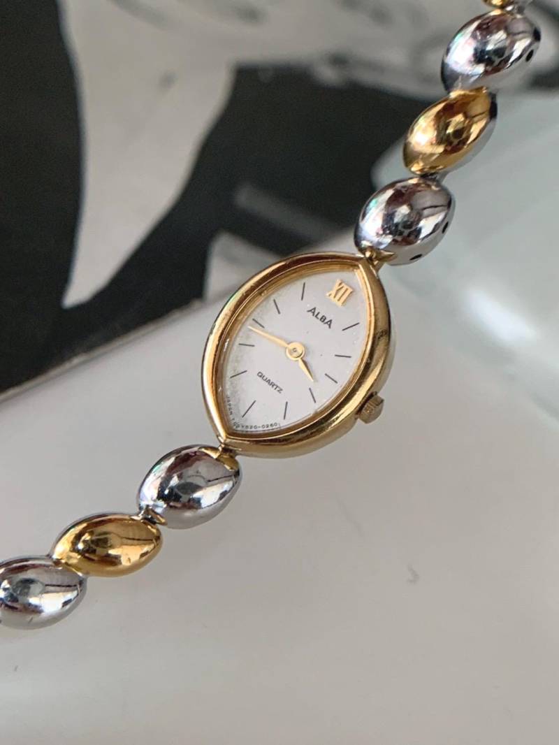 Vintage Alba Seiko Gold Und Ton, Japan Made Quarzuhr, Ladie Uhr von POPTheCenturyTime