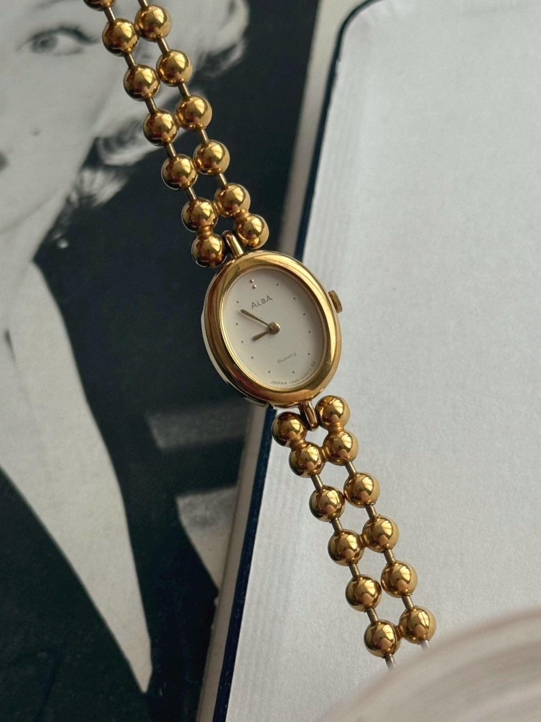 Vintage Alba Seiko Oval Design Gold Tone, Japan Made Quarzuhr, Ladie Uhr von POPTheCenturyTime