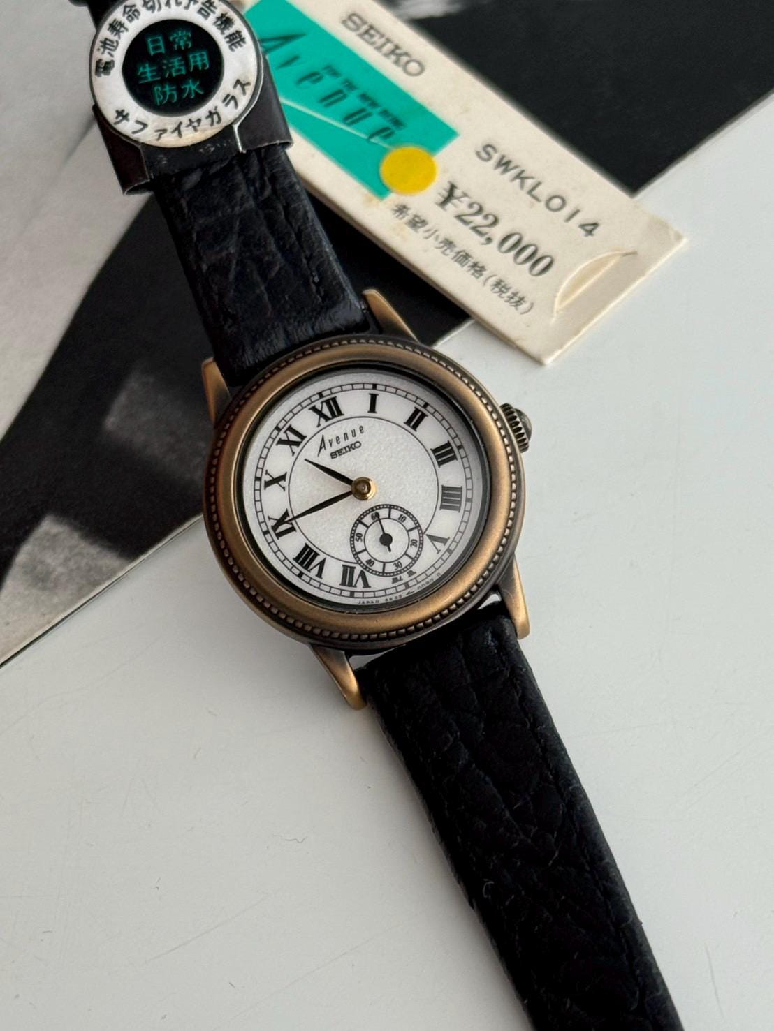 Vintage Seiko 90Er Jahre Damenuhr Aus Unedlem Metall, Japan Hergestellt, Quarzuhr, Neuer Alter Lagerbestand Mit Etikett von POPTheCenturyTime