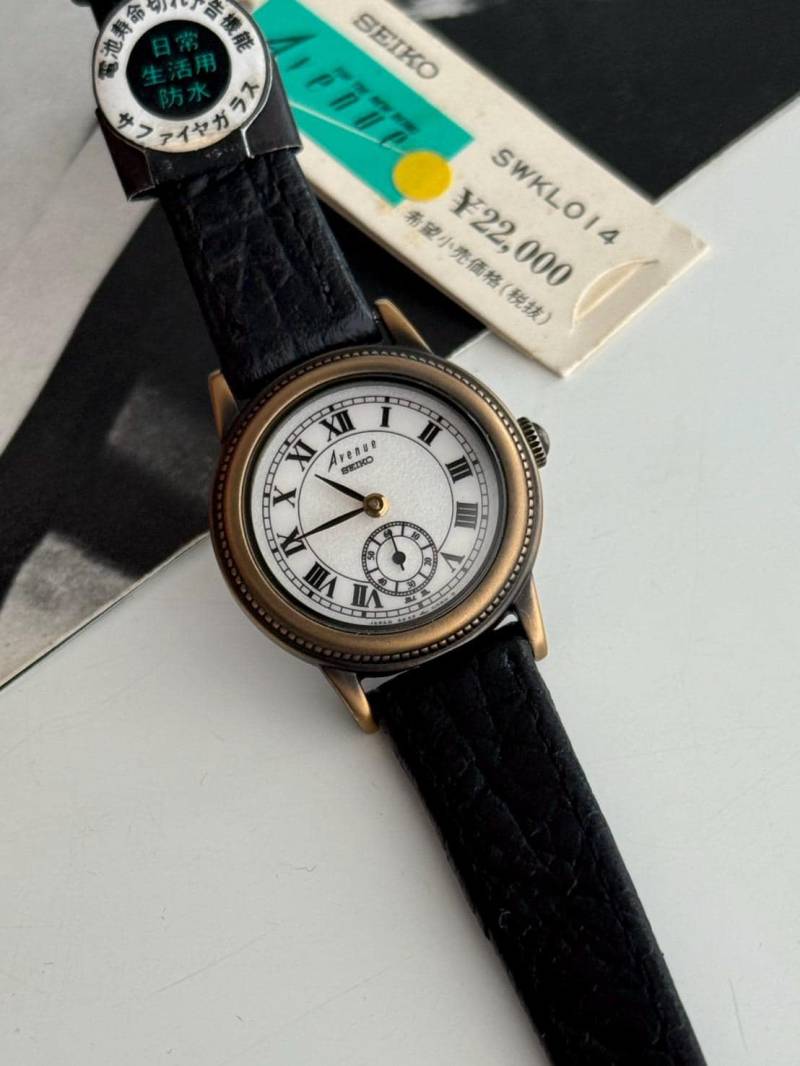 Vintage Seiko 90Er Jahre Damenuhr Aus Unedlem Metall, Japan Hergestellt, Quarzuhr, Neuer Alter Lagerbestand Mit Etikett von POPTheCenturyTime