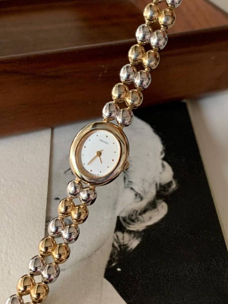 Seltene Seiko Vintage 80Er Jahre Ovale Kugelperle Gold & Silber Ton Japan Made, Quarzuhr, Damenuhr von POPTheCenturyTime