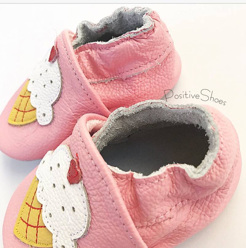 Baby Weiche Sohle Schuhe Säugling Mokassins Baby-Mädchen Rosa Lederschuhe Ice Cream Kleinkind Erste Wanderer Mädchen Hausschuhe von POSITIVESHOES