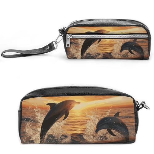 POTSCBVW Delfine, die bei Sonnenuntergang aus dem Wasser springen, große Kapazität mit zwei Fächern, Reißverschluss, Leder-Bleistifttasche, tragbare Reise-Kosmetiktasche für Damen und Herren POTSCBVW Delfine, die bei Sonnenuntergang aus dem Wasser springen, große Kapazität mit zwei Fächern, Reißverschluss, Leder-Bleistifttasche, tragbare Reise-Kosmetiktasche für Damen und Herren von POTSCBVW