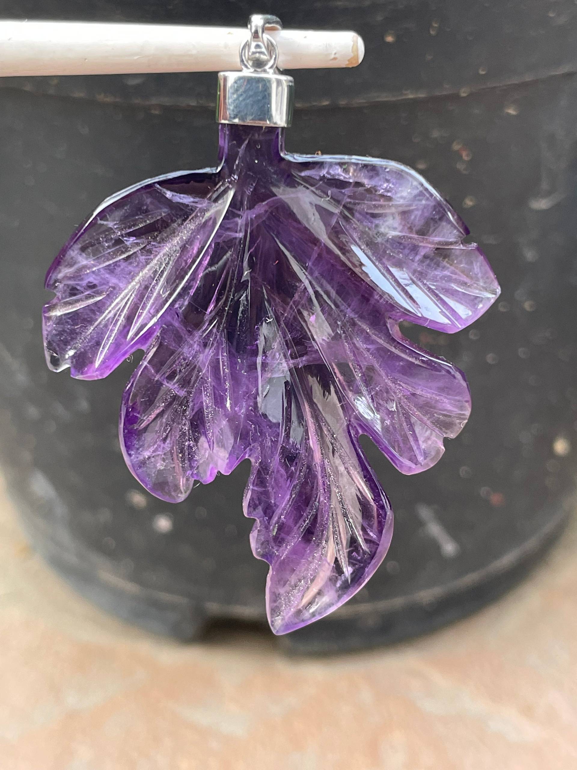 Natürliche Amethyst Carving Blatt Anhänger | Schnitzerei 925 Silber Schmuck Amethystschnitzerei Kristall Geschenke Natürliche Amethyst Carving Blatt Anhänger | Schnitzerei 925 Silber Schmuck Amethystschnitzerei Kristall Geschenke von PPGEMSANDHANDICEAFT