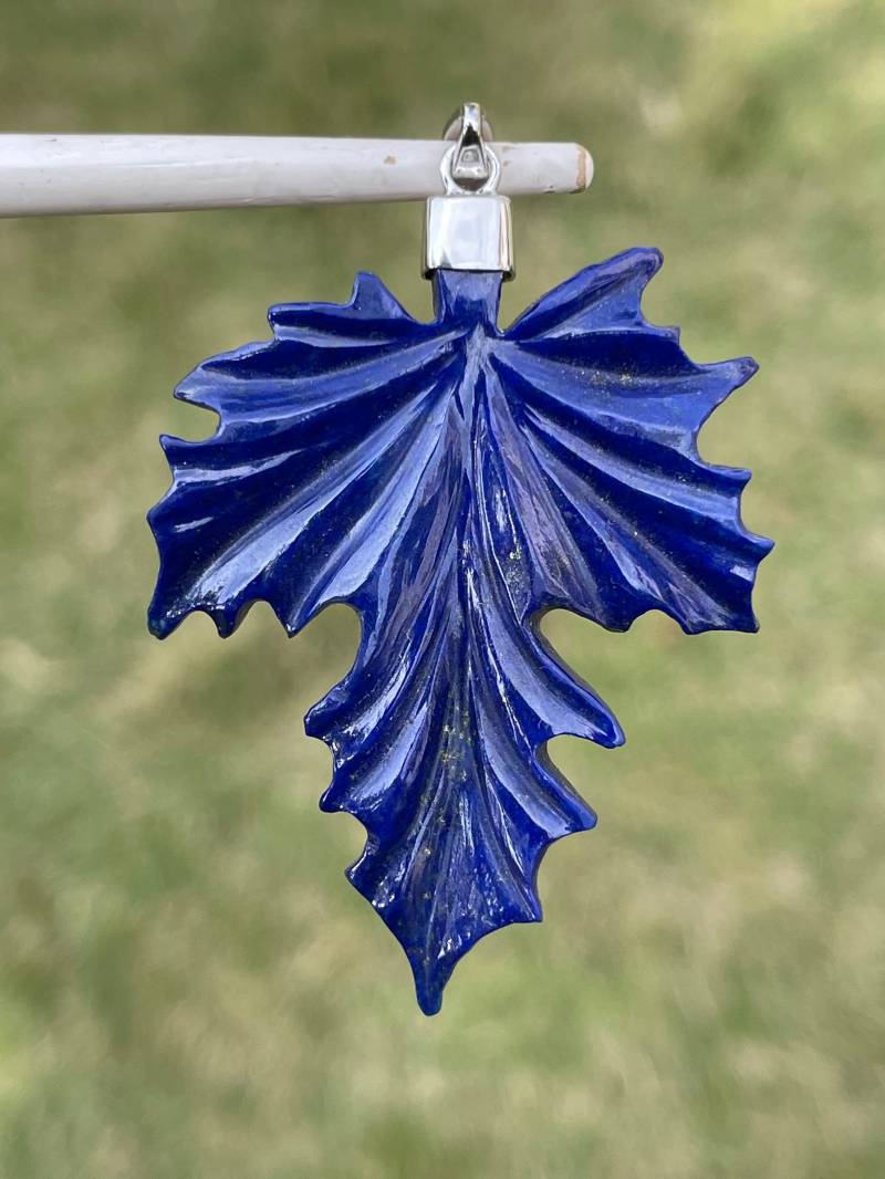 Natürliches Lapislazuli Blatt Carving Anhänger - Lapis Lazuli Handgeschnitzter Natürlicher Silber von PPGEMSANDHANDICEAFT