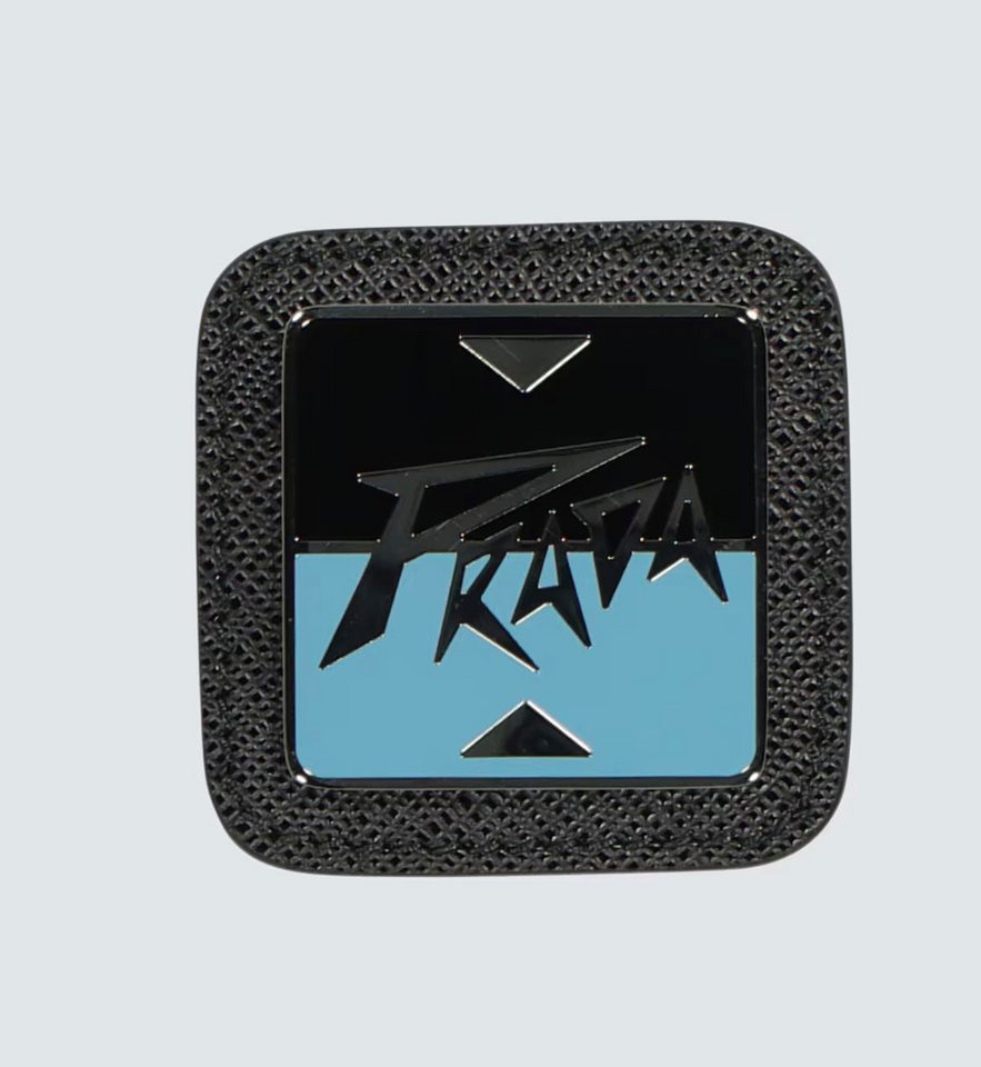 PRADA Anstecknadel Logo Brosche Pin Patch Neu, Lieferung mit Box mit Echtheitskarte und Etikett PRADA Anstecknadel Logo Brosche Pin Patch Neu, Lieferung mit Box mit Echtheitskarte und Etikett von PRADA