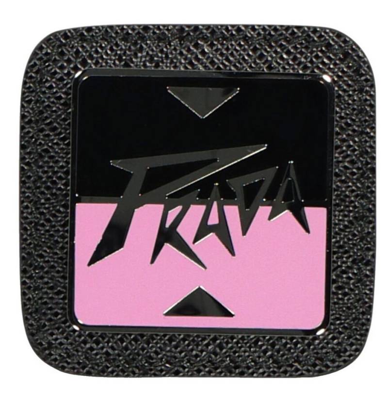 PRADA Anstecknadel Logo Brosche Pin Patch Neu, Lieferung mit Box mit Echtheitskarte und Etikett PRADA Anstecknadel Logo Brosche Pin Patch Neu, Lieferung mit Box mit Echtheitskarte und Etikett von PRADA