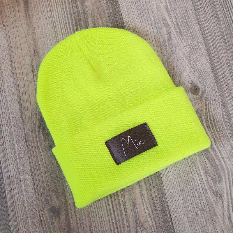 Kinder Mütze Personalisiert | Hipster Beanie Wintermütze Neon Gelbe Mit Namen Herbst von PRESENTERIEde