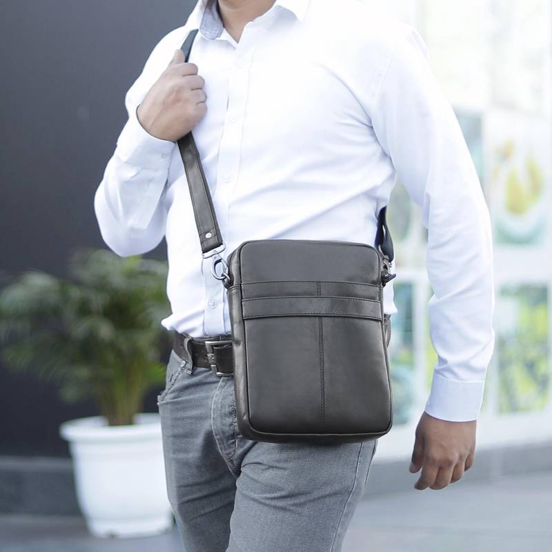Personalisierte Leder Messenger Bag Crossbody Tablet Satchel von PRIMEHIDE