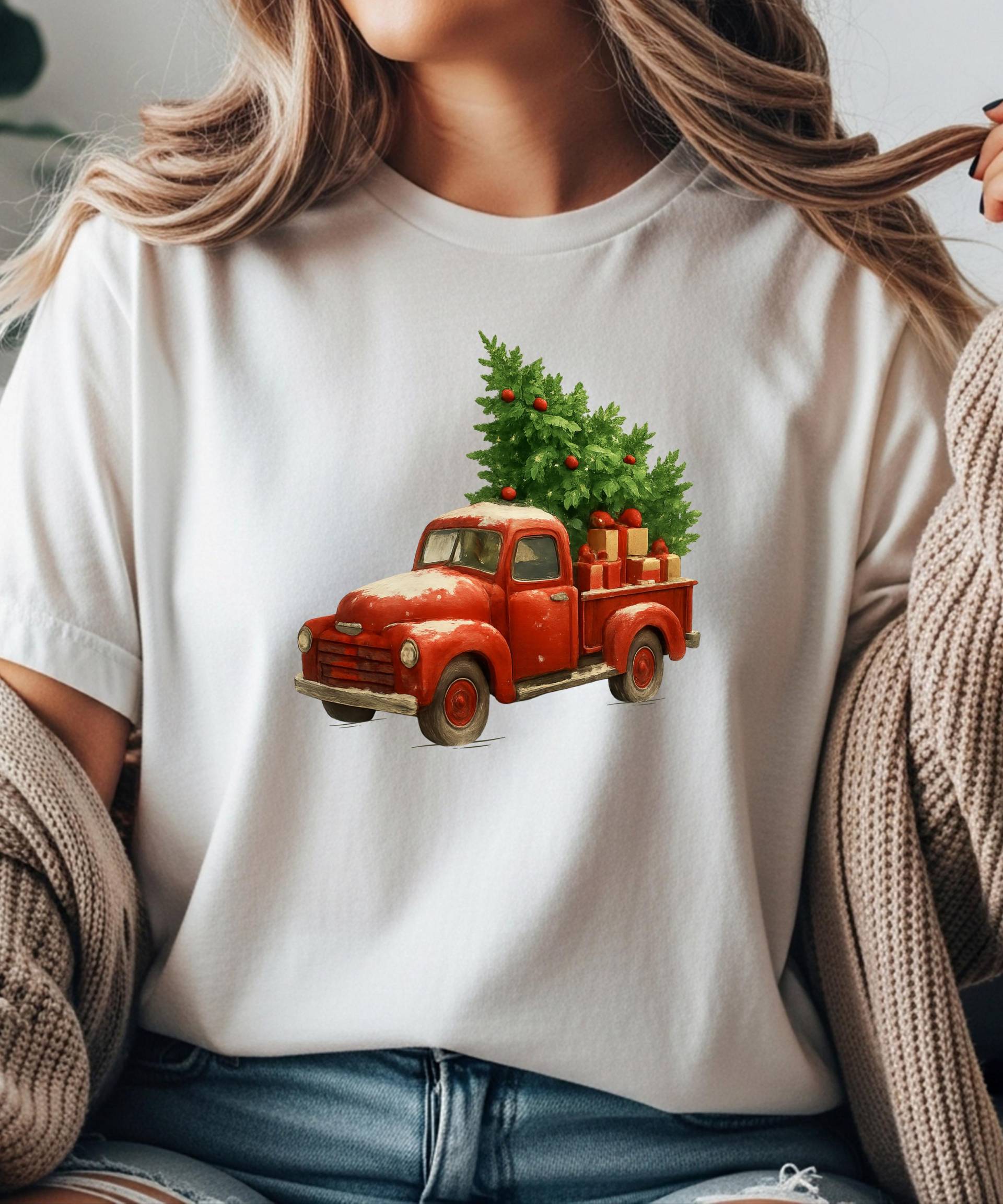 Weihnachtspullover Roter Truck Tannenbaum Geschenke, Vintage Weihnachts Sweatshirt, Winter Outfit, Retro Xmas Vibes Pulli, Geschenk Unisex von PRINTINIQUE
