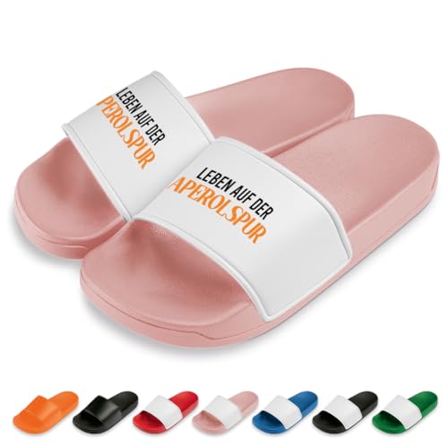 Leben auf der Aperolspur Badelatschen | Slipper | Schlappen | Hausschuhe | Pantoletten | Unisex | Malle | lustige Sprüche | Geschenkidee | rutschfest | Rosa | Größe 41 von Prozente Momente