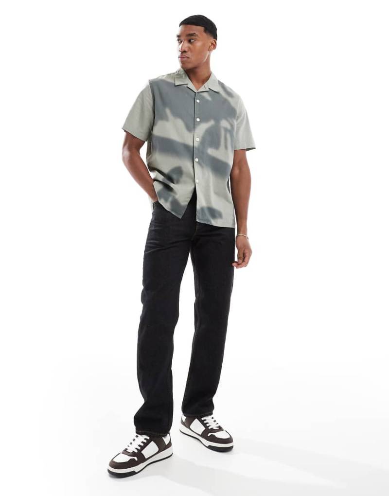 PS Paul Smith - Kurzärmliges Hemd in Grün mit Schatten-Print von PS Paul Smith