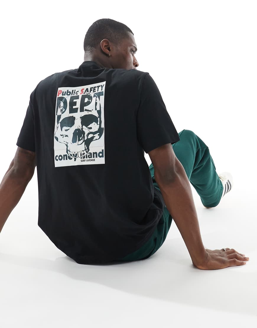 PS Paul Smith - Regular Fit T-Shirt in Schwarz mit „Dept"-Print PS Paul Smith - Regular Fit T-Shirt in Schwarz mit „Dept"-Print von PS Paul Smith