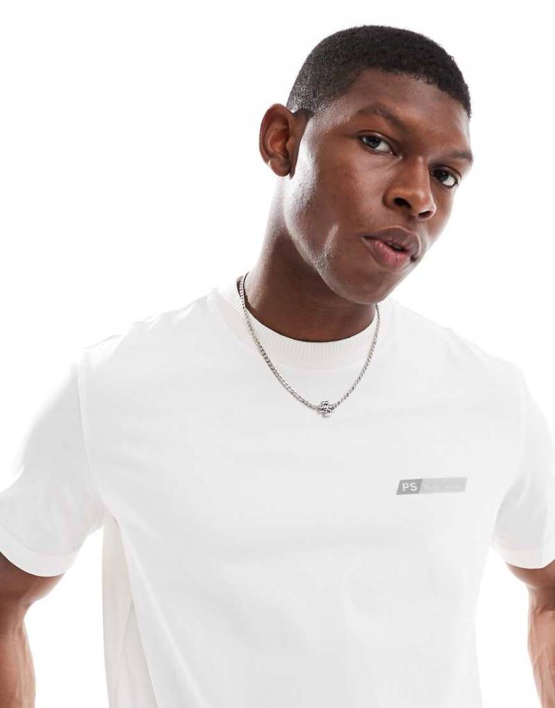 PS Paul Smith - T-Shirt in Weiß mit normaler Passform und geneigtem „PS"-Logo von PS Paul Smith