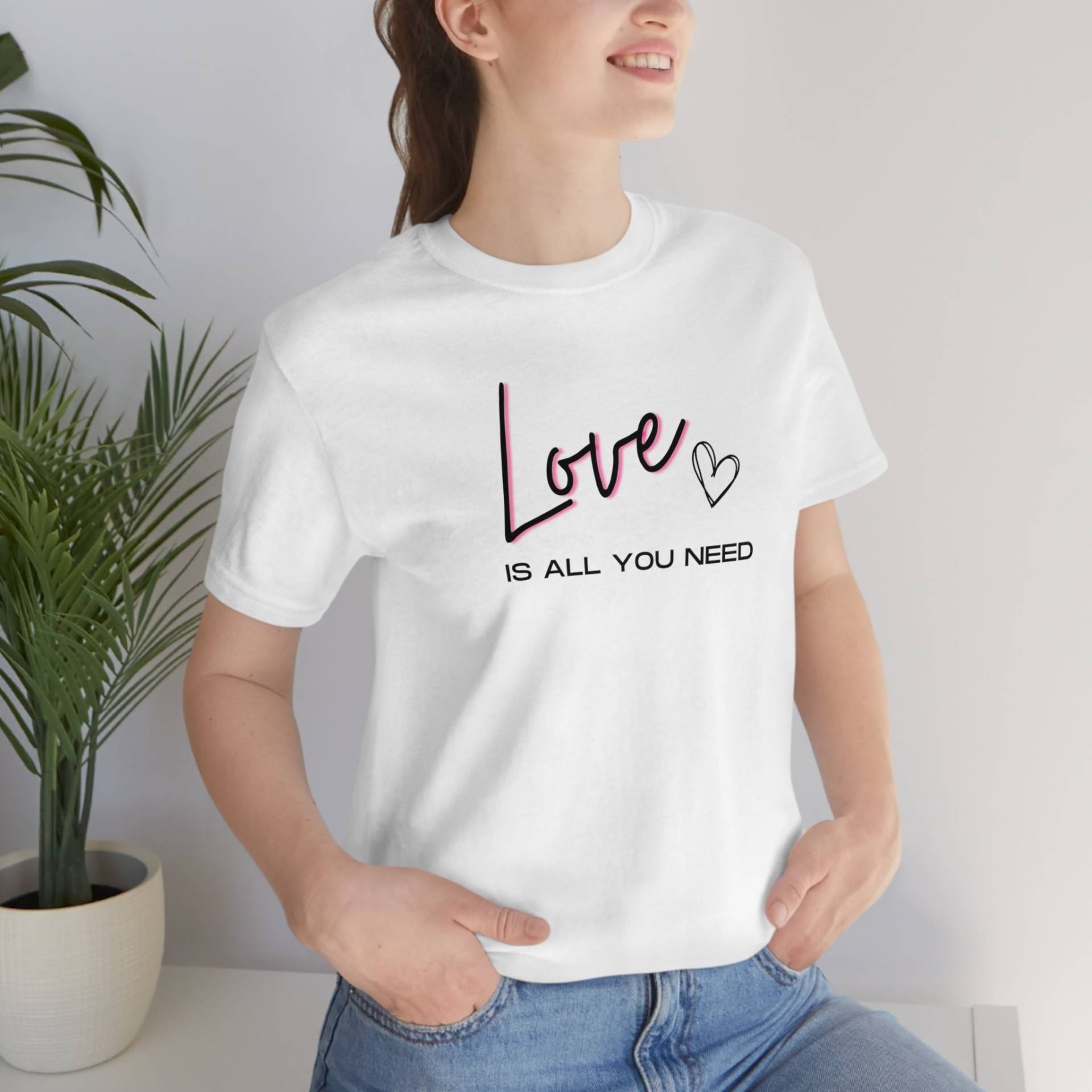 Liebe Paar Shirt, Valentinstag Tshirt, Alles Was Sie Brauchen Ist Geschenk, Unisex Shirt von PTouchCo