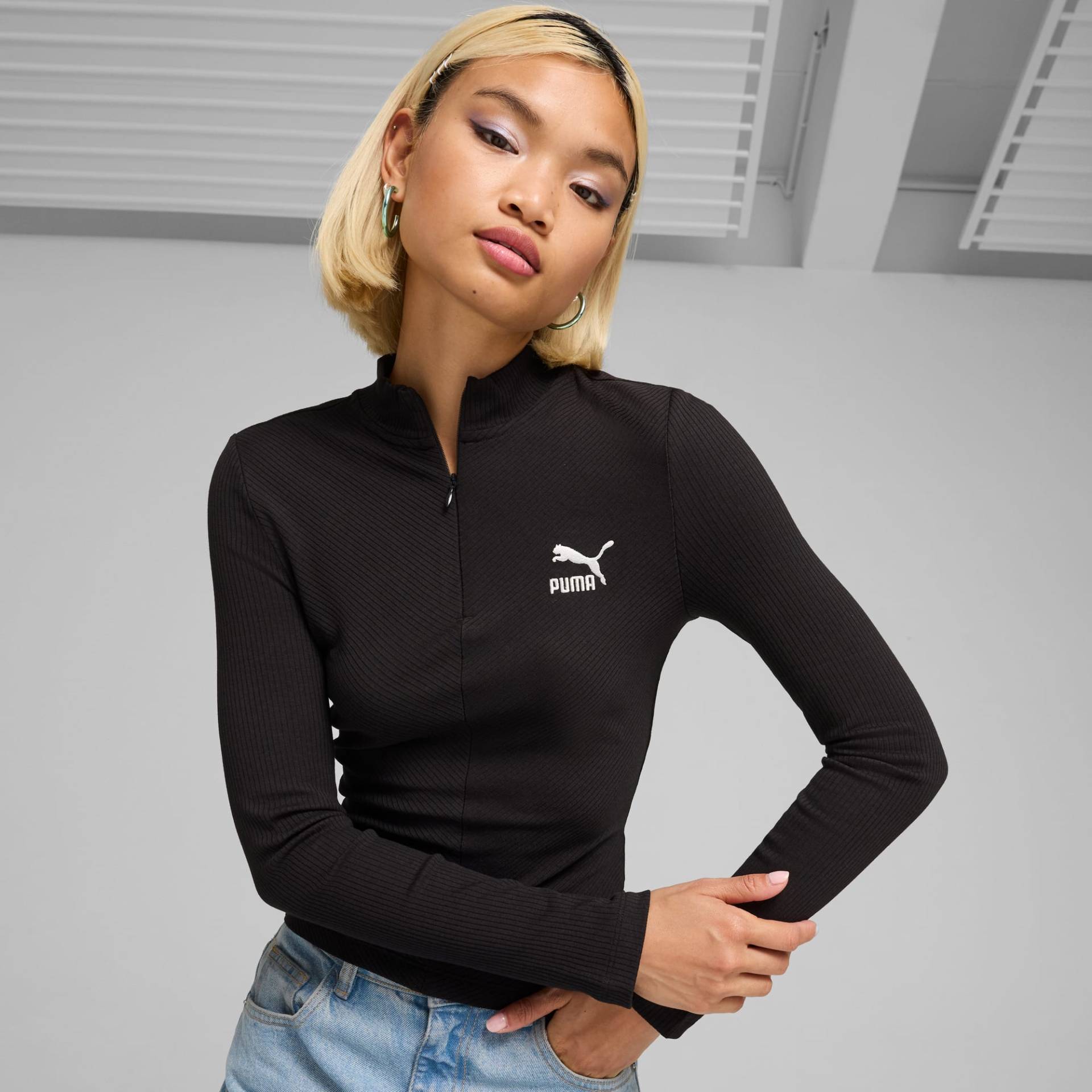 PUMA CLASSICS Geripptes T-Shirt mit halbem Reißverschluss Damen, Schwarz, Größe: M, Kleidung von PUMA